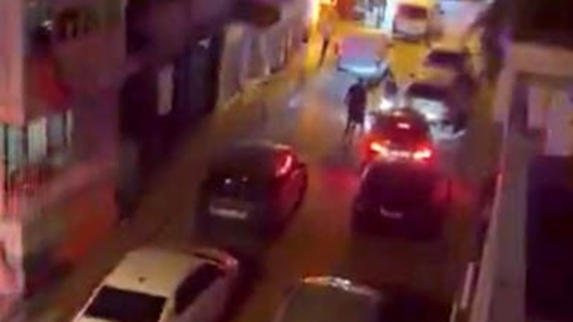 İzmir'deki silahlı kavgada ağır yaralanan kişi hayatını kaybetti