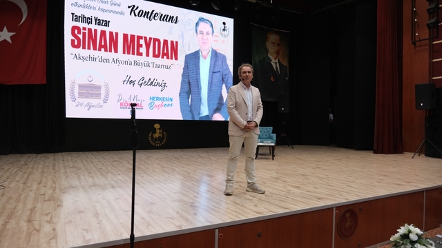 Tarihçi Sinan Meydan Akşehir'de Büyük Taarruz'u anlattı