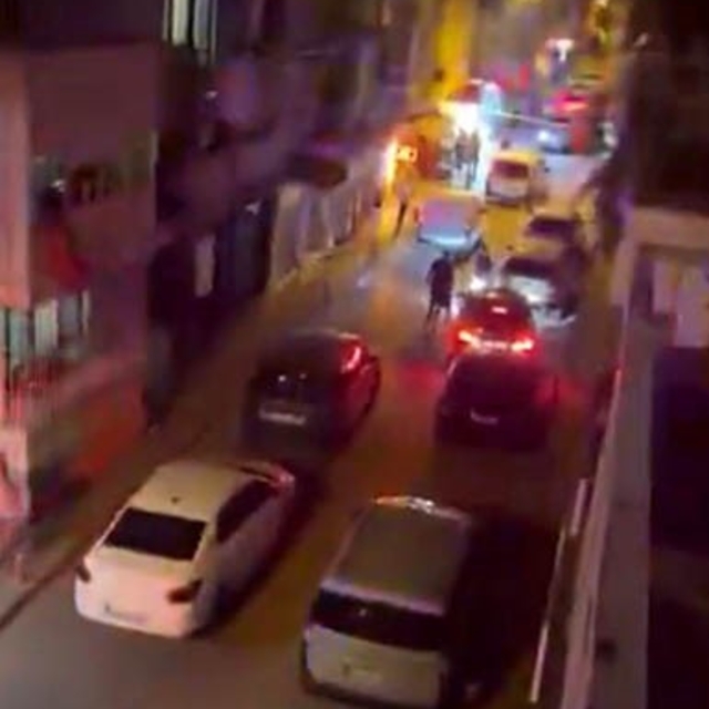 İzmir'deki silahlı kavgada ağır yaralanan kişi hayatını kaybetti