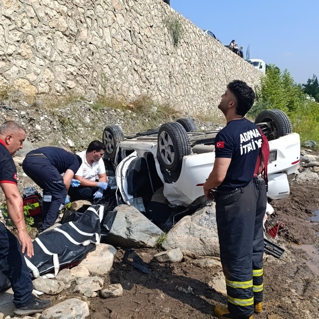 Adana'da otomobil dereye düştü: 2 ölü, 1 yaralı