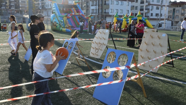 3 bin 300 çocuk 12 farklı branşta sporla dolu yaz geçirdi