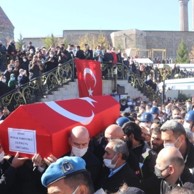 "Erzurum'un en büyük kahramanı kim" sorusuna şehidin 5 yaşındaki kızından y...