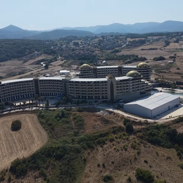 Yalova'da haklarını alamayan çalışanlar otelden ayrılmıyor