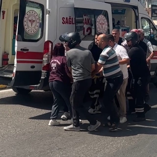 Edirne'de minibüs ile motosiklet çarpıştı: 1 yaralı