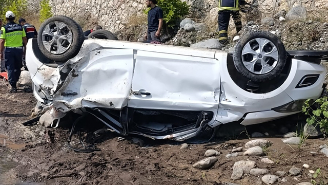 Adana'da otomobil dereye uçtu: 2 ölü, 1 yaralı