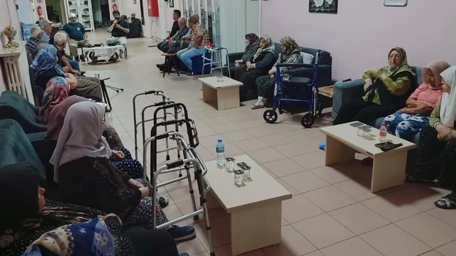 Kırklareli'nde huzurevi sakinleri Mevlit Kandili'nde bir araya geldi