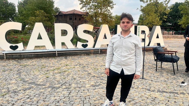 Cam kemik hastası Volkan'ın inanılmaz yürüyüş hikayesi
Doktorlar yürüyemez dedi, o pes etmedi: Şimdi Çarşamba'yı tanıtıyor