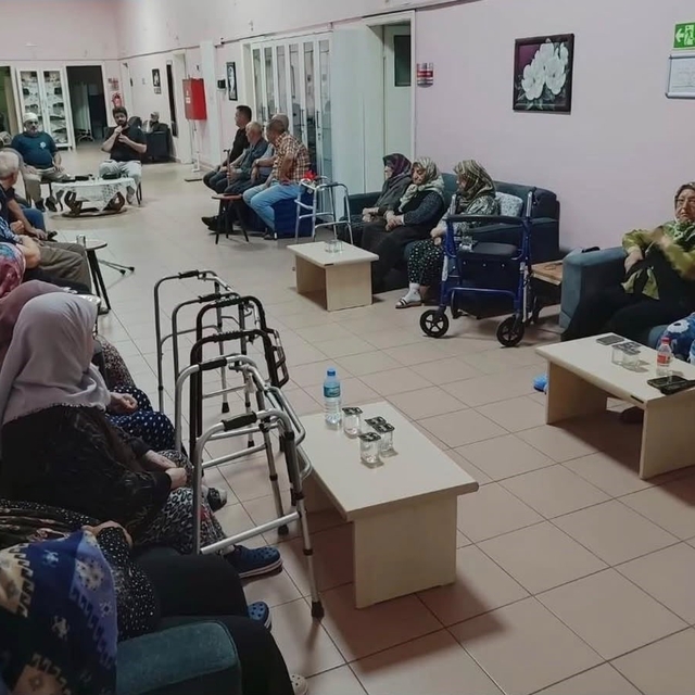 Kırklareli'nde huzurevi sakinleri Mevlit Kandili'nde bir araya geldi