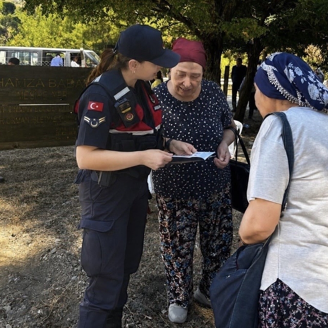 Kemalpaşa'da jandarmadan kadınlara 'KADES' ve 'Kadına El Kalkamaz' bilgilen...
