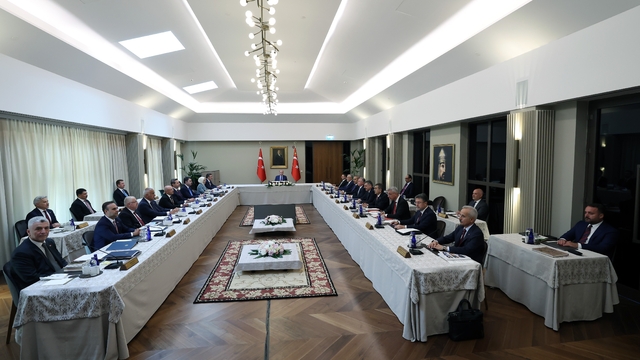 Cumhurbaşkanı Erdoğan: "Terörsüz Türkiye sürecimiz güven tazelemiş, çok ciddi güç kazanmıştır"
"Türkiye'nin hiçbir sorunu çözümsüz değildir"
"Türkiye Allah'ın izniyle doğru yoldadır, istikameti bellidir ve eninde sonunda menziline ulaşacaktır"