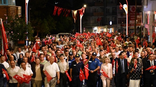 Demirci'de Kurtuluş Festivali görkemli kortej yürüyüşüyle başladı
