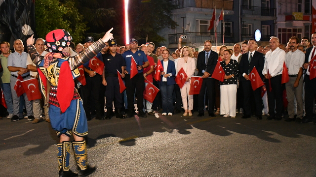 Demirci'de Kurtuluş Festivali kortej yürüyüşüyle başladı