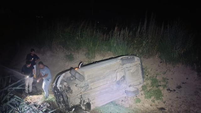 Manisa'da uyuşturucu şüphelileri polisten kaçarken kaza yaptı: 3 yaralı