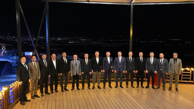 Erzincan'da terfi eden emniyet müdürlerine rütbe ve plaket takdim edildi
