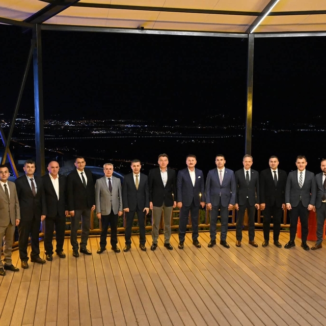 Erzincan'da terfi eden emniyet müdürlerine rütbe ve plaket takdim edildi