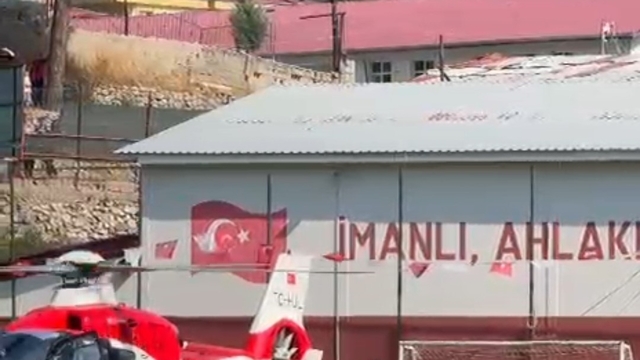 Kalp krizi geçiren vatandaş helikopter ambulansla hastaneye kaldırıldı