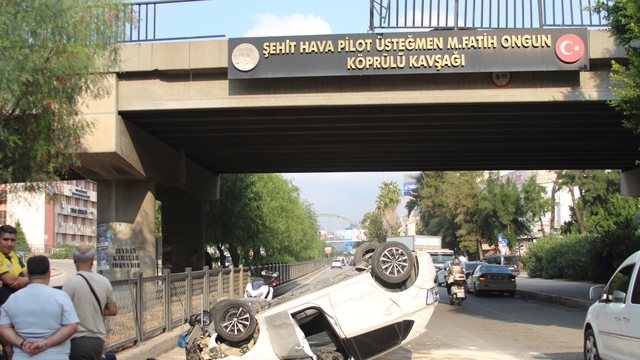 Adana'da otomobil köprüden yola düştü: 1 yaralı