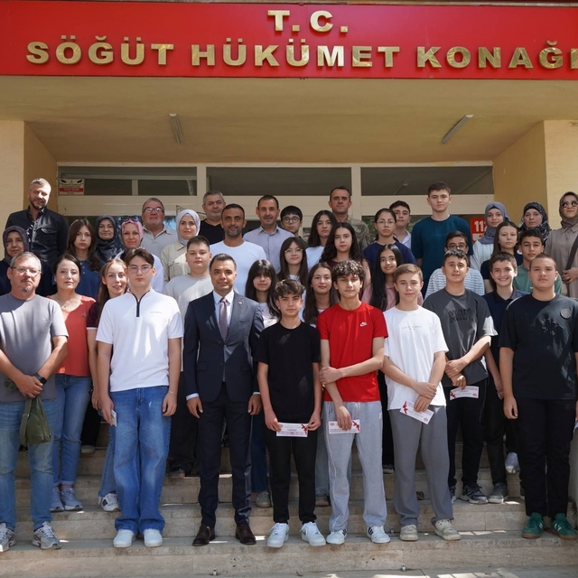 LGS başarısı gösteren öğrenciler ödüllendirildi
