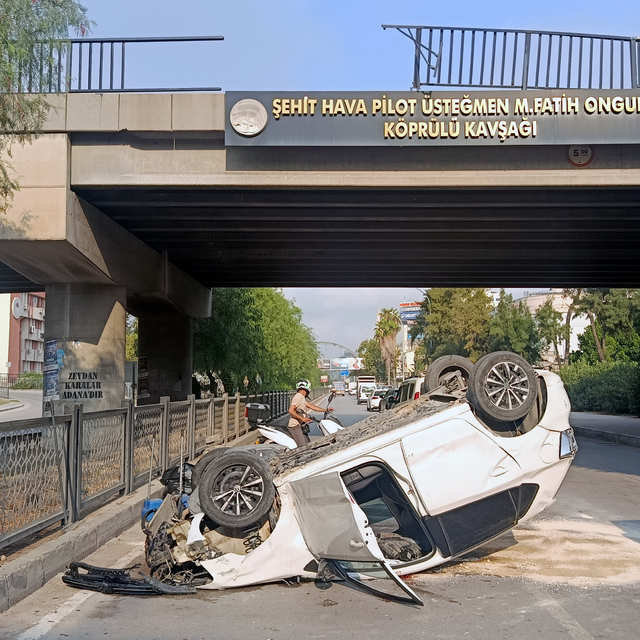 Köprüden alt yola düşen otomobilin sürücüsü yaralandı