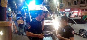 Kaldırımda yayaların 'yol vermeme' kavgası: 1 yaralı
