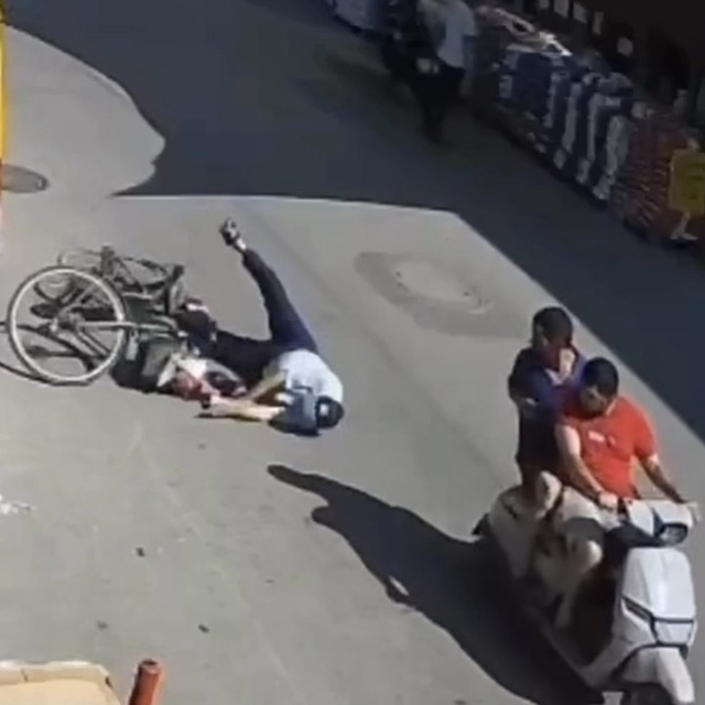 Babasına çarpıp kaçanlara "İnsanlık dışı bir durum" diyerek tepki gösterdi...