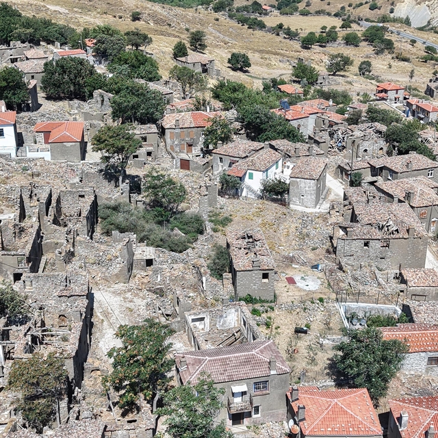 Zamanın gözde yerleşim yeri 'Dereköy', hayalet köyü andırıyor