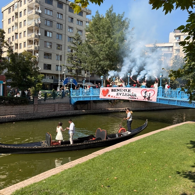 Gondol turunda sürpriz evlilik teklifi