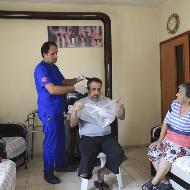Mersin'de sağlık ve bakım hizmetleri vatandaşın ayağına gidiyor