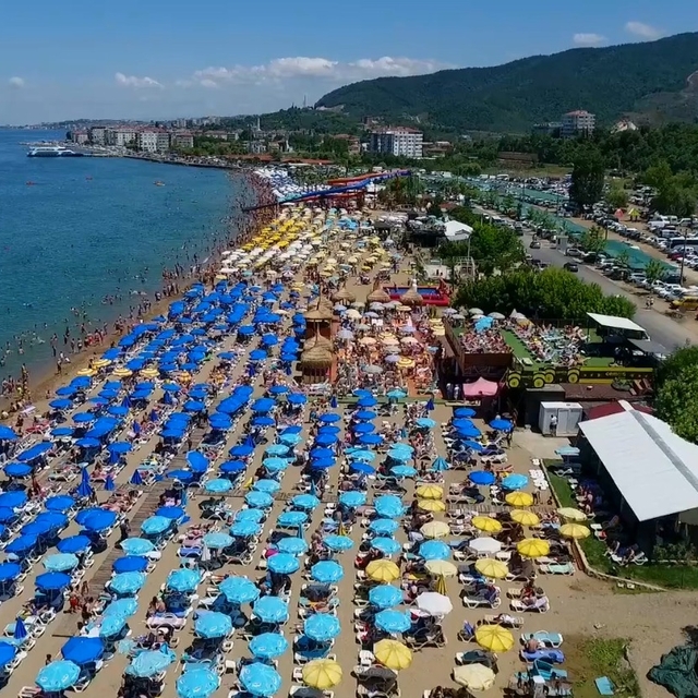 40 bin nüfuslu Çınarcık, yaz sezonunda 400 bin kişiyi ağırlıyor