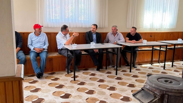 Demirözü'nde köy ziyaretleri sürüyor