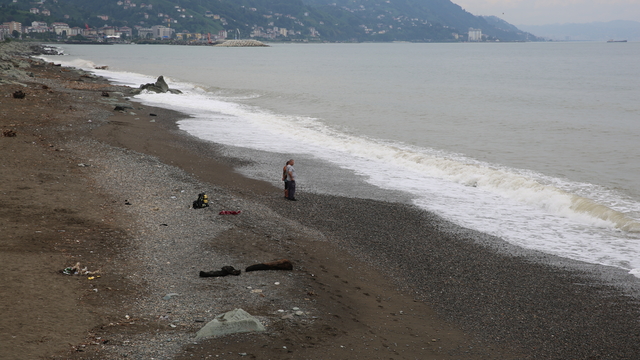 Rize'de denizde kaybolan çocuğu arama çalışmalarında 2'nci gün