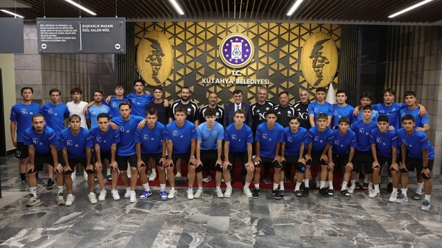Kütahyaspor altyapı sporcularına Başkan Kahveci'den destek