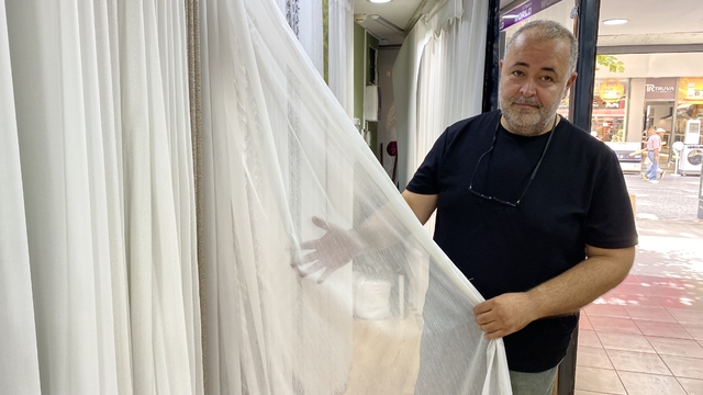 Yeni neslin perde modelleri tercihleri değişti
Geçmiş dönemlerdeki dantelli ve desenli tüller yerine artık daha düz ve sade renkler tercih ediliyor