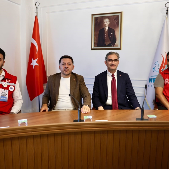 Damla Gönüllülük Hareketi heyetinden Başkan Arı'ya ziyaret