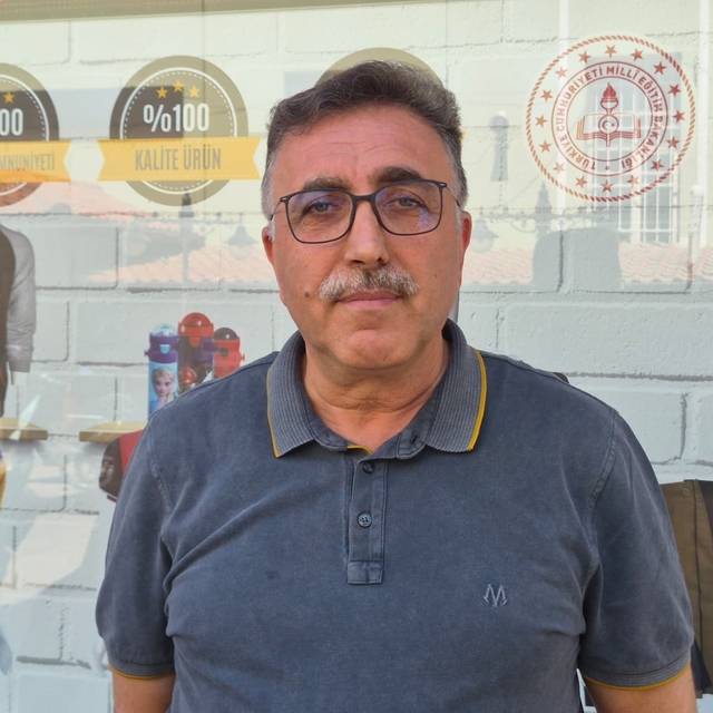Okul kıyafetlerinde yeni dönem
Armasız öğrenci kalmayacak, uygulama okul gü...
