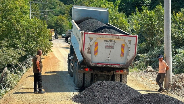 Kaynaşlı'da heyelan bölgesindeki yol yenilendi