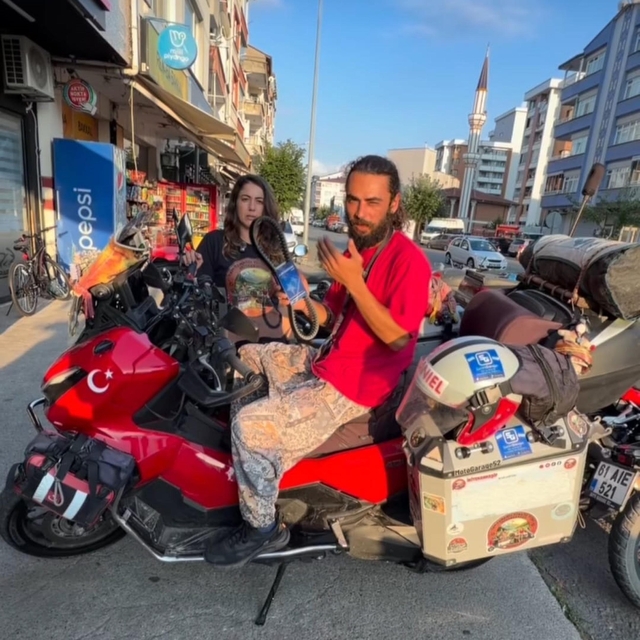 Tek motosiklet ve 2 köpekle 28 aydır karış karış Türkiye'yi geziyorlar