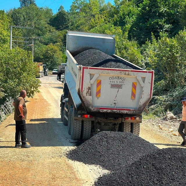 Kaynaşlı'da heyelan bölgesindeki yol yenilendi
