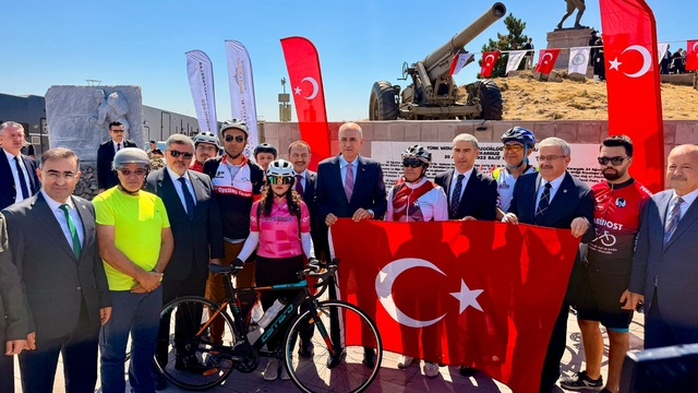 TBMM Başkanı Kurtulmuş Kocatepe'de gerçekleştirilen Büyük Taarruz törenlerine katıldı