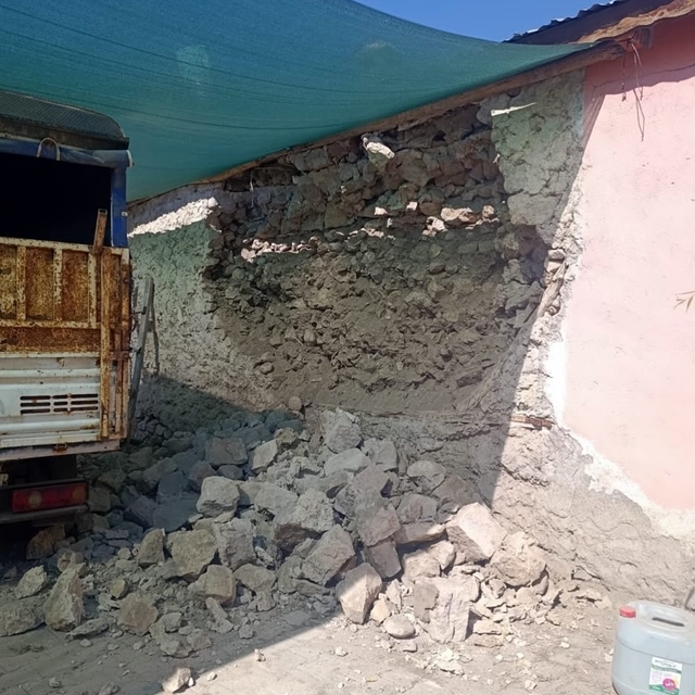 Kayseri'deki depremde bazı evlerde hasar oluştu