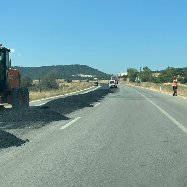 Tavşanlı-Emet yolunda çalışma: Ulaşım kontrollü sağlanıyor