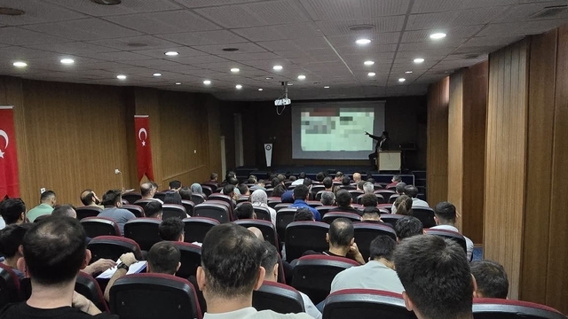 Şırnak'ta 76 emniyet personeline düzensiz göç semineri verildi
