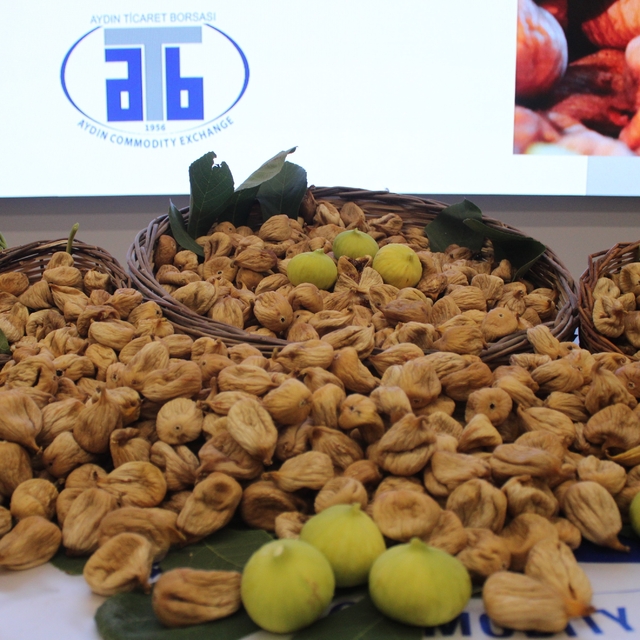 Aydın'da sezonun ilk kuru inciri 850 liradan satıldı