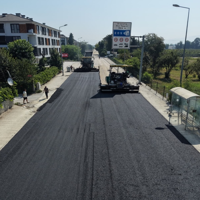 Düzce'de bin 800 metrelik yol yenileniyor
Cadde ve sokaklarda önce altyapı,...
