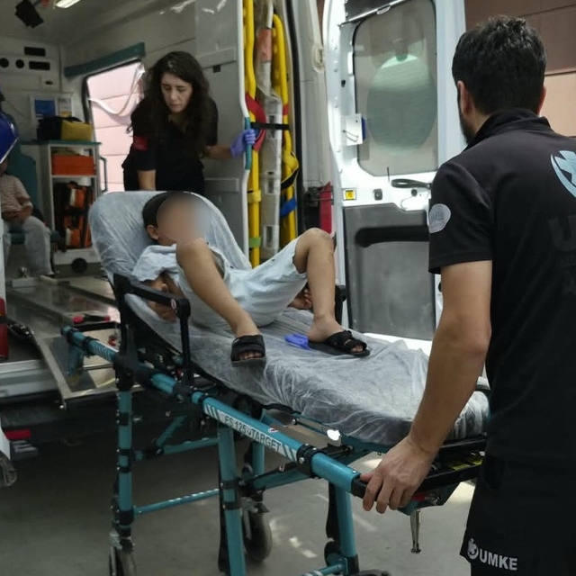 Bisiklet ile otomobil çarpıştı: 2 yaralı