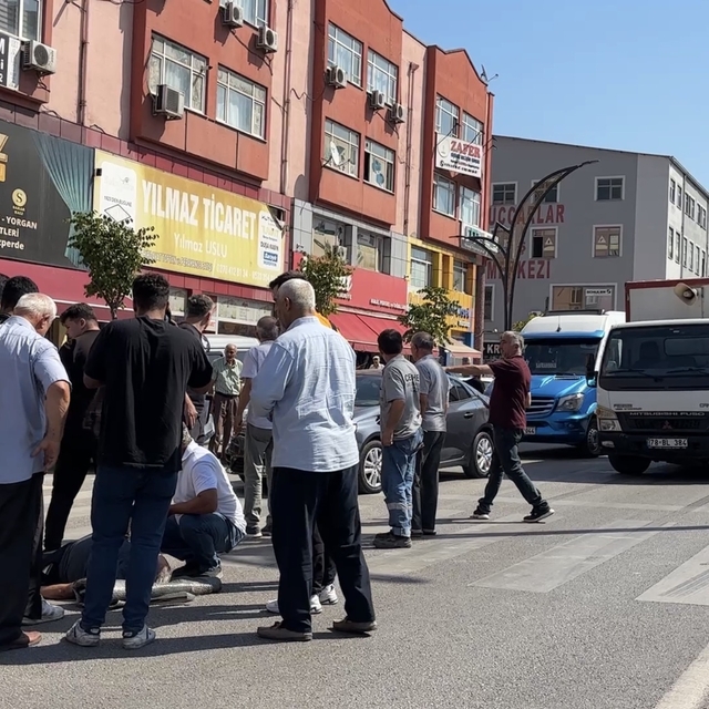 Yaya geçidinde otomobilin çarptığı yaya yaralandı