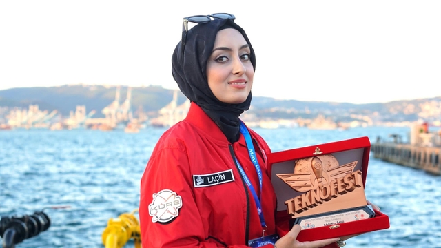 MCBÜ öğrencisine TEKNOFEST Mavi Vatan'dan edebi yazı ödülü