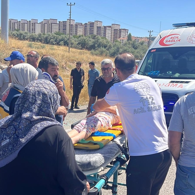 Nevşehir'de çekici ile traktör çarpıştı: 4'ü çocuk 6 yaralı