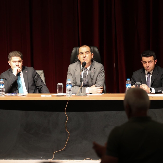 Iğdır Valisi Taşolar, muhtarların taleplerini dinledi