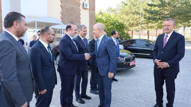 YÖK Başkanı Özvar, bölge üniversiteleri rektörleriyle Ahlat'ta bir araya geldi
Rektör Prof. Dr. Ahmet Hacımüftüoğlu: "Bölgesel iş birliğimizi daha da güçlendirmeliyiz"